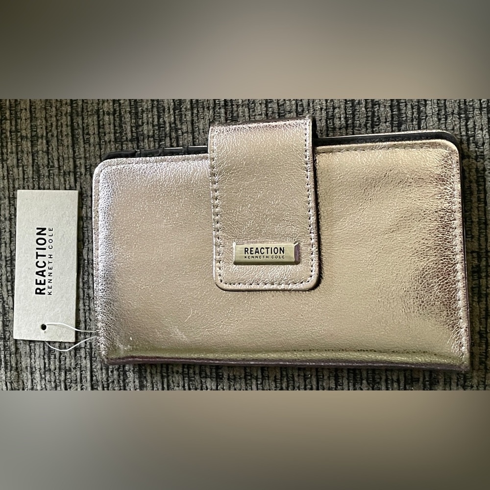 Reduced! Kenneth Cole Reaction “Whitney” Silver Wallet Gorgeous Faux Leather NWT